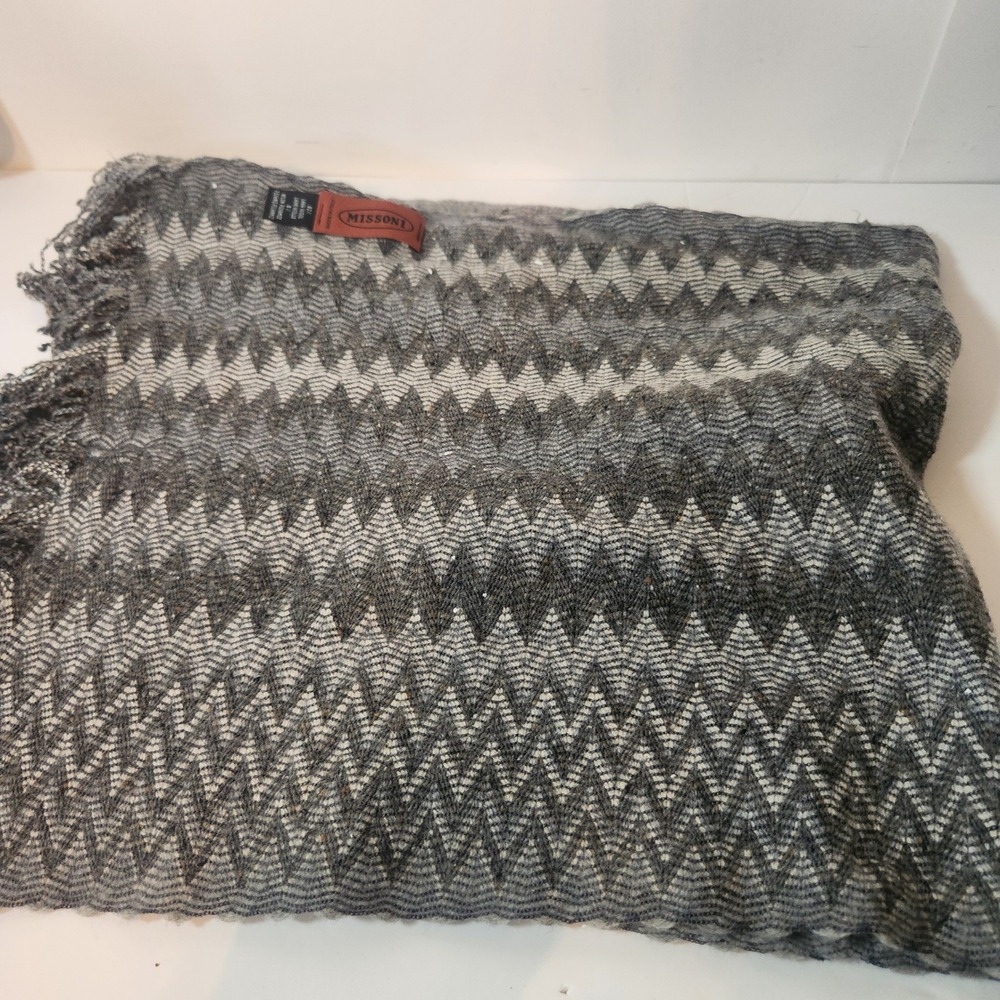 Vintage‎ Missoni Scarf Gray White Zigzag Chevron Wool Blend Knit Made in Italy